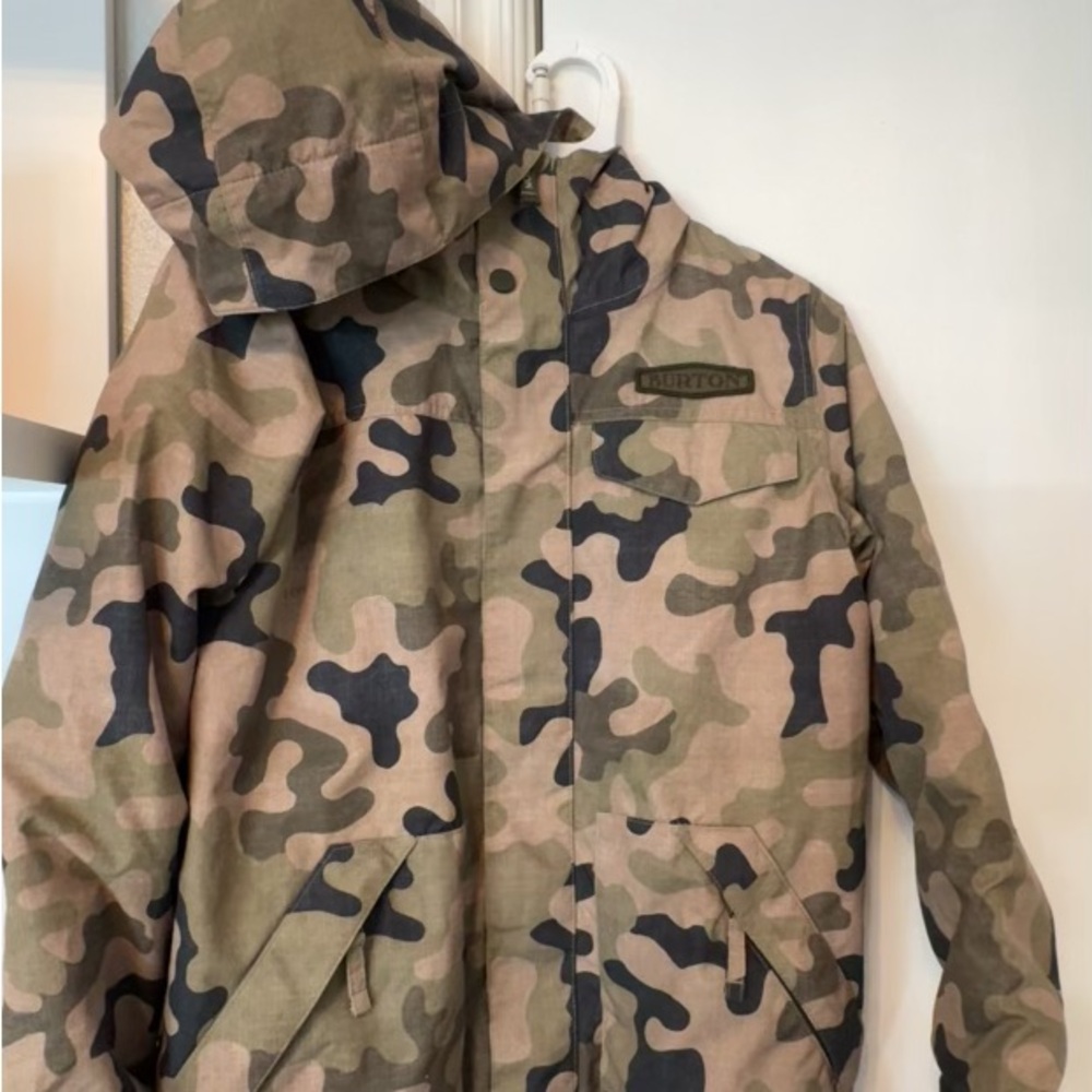 Burton Camouflage Jacket with Beanie and Gloves - Picture 5 of 6